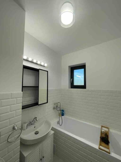 Modern 2-Bedroom Apartment In New Residence Craiova Luaran gambar