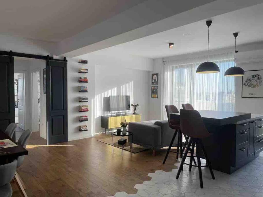 Modern 2-Bedroom Apartment In New Residence Craiova Luaran gambar